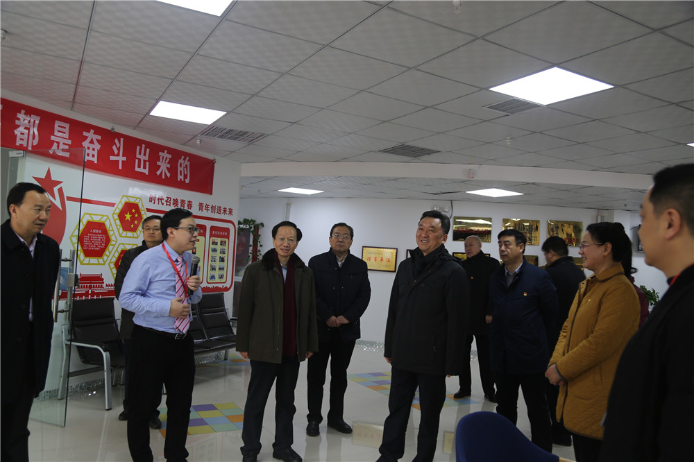 熱烈歡迎全國(guó)總工會(huì)副主席，書記處書記魏地春及省總工會(huì)王保存主席一行蒞臨安陽青峰網(wǎng)絡(luò)參觀指導(dǎo)